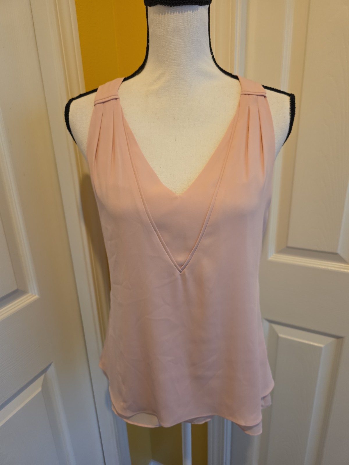 WHITE HOUSE BLACK MARKET PINK V NECK BLOUSE, SIZE S