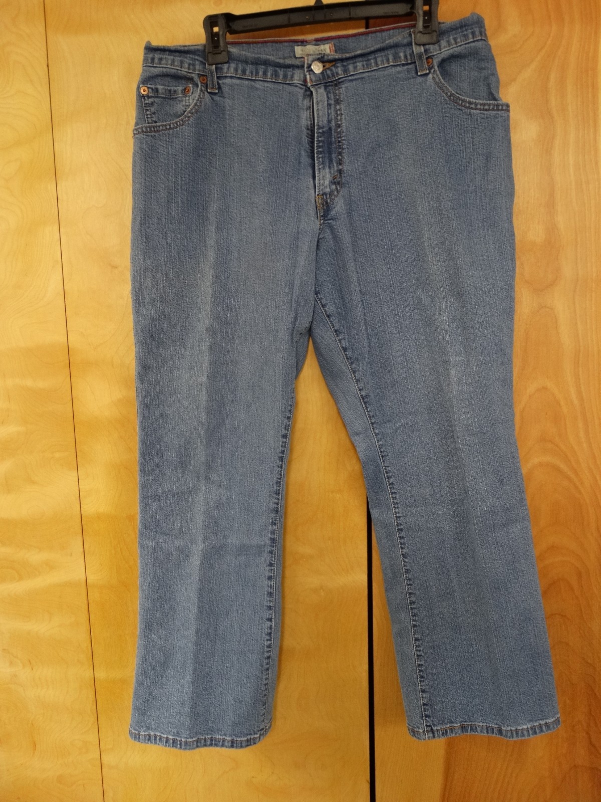Levi’s Jeans 550 Relaxed Fit Boot Cut Women’s Size 18S Used
