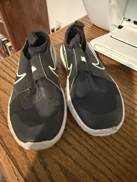 Nike Mesh and Synthetic Slip-On Sneakers Boys Size 12C Black White