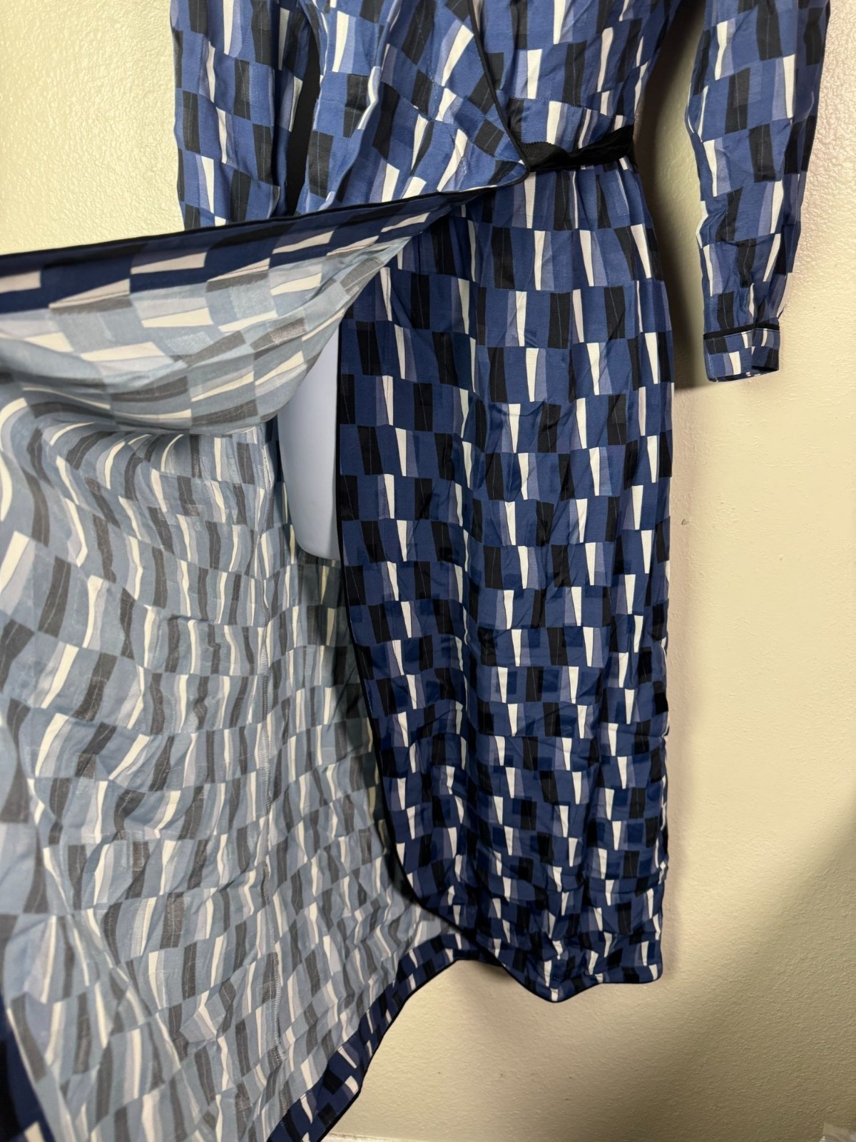Cefinn Blue Black White Geometric True Wrap Midi Dress US Size 4 3/4 Sleeves