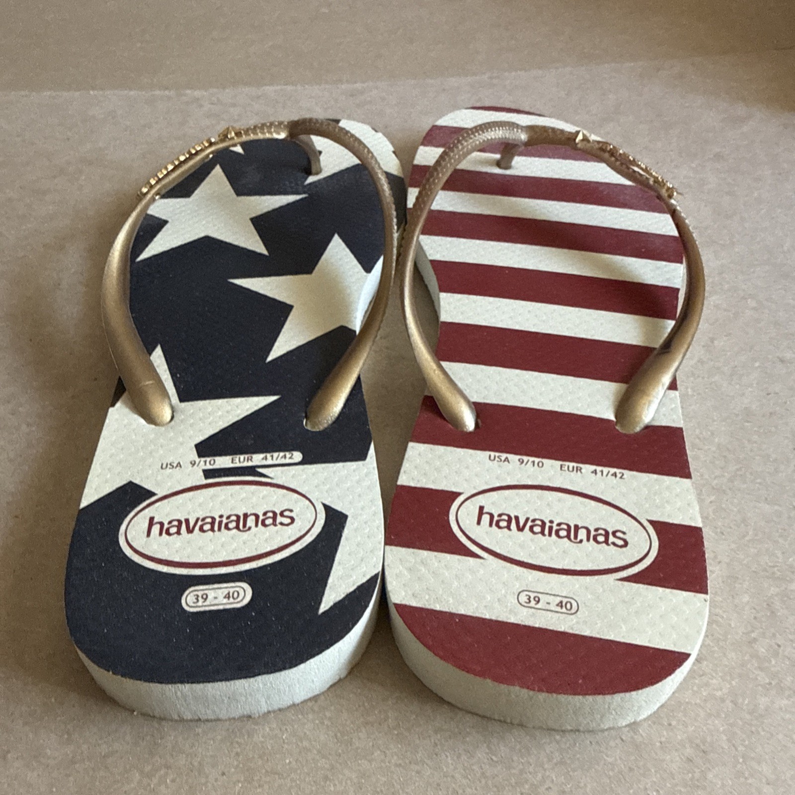 Havaianas Slim US Flag with Gold Straps and Metal Logo 39/40 Preowned Excellent