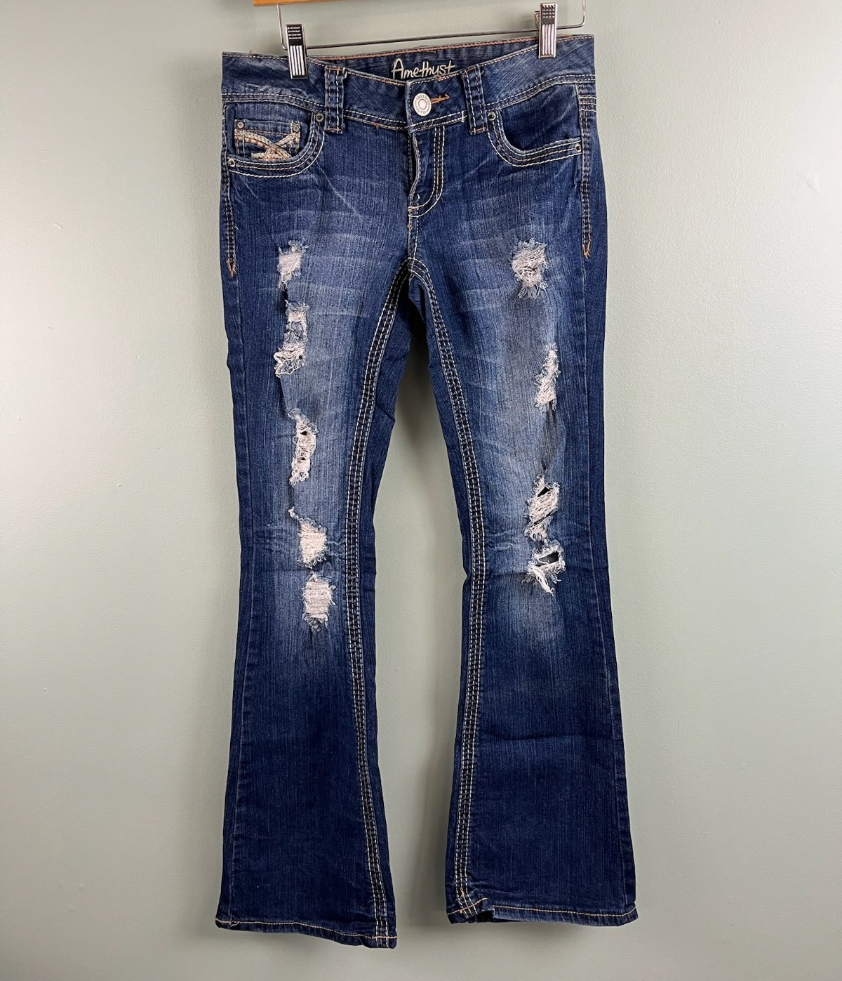 VTG Y2K Amethyst Jeans Sz 5 fits 30×32 Flare Leg Embellished Pockets Distressed
