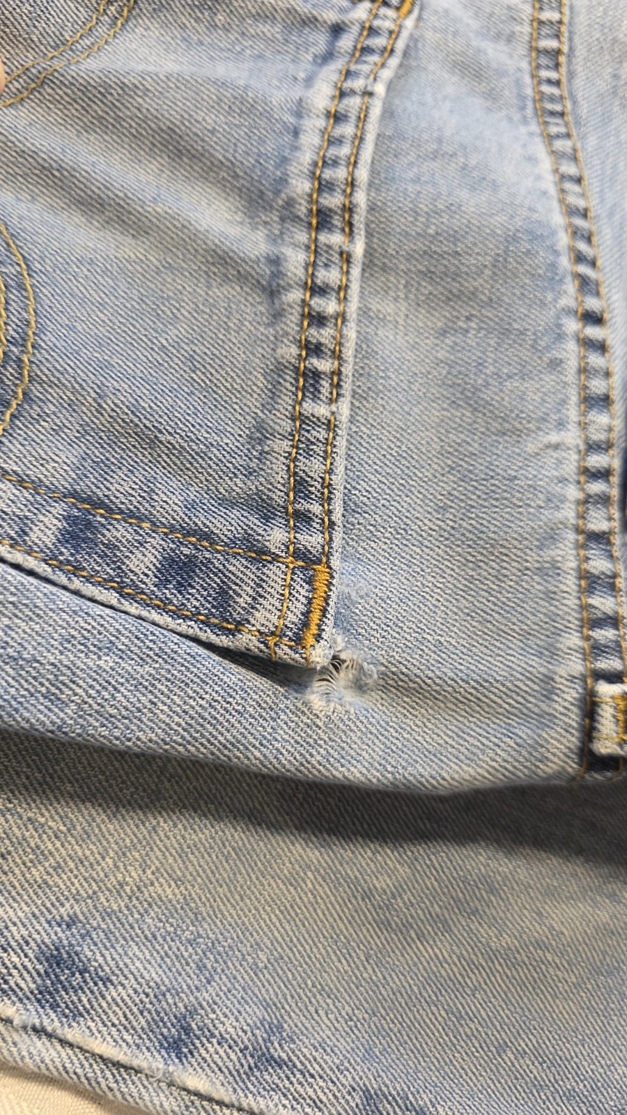 Levi’s Men’s Light Wash Blue Denim Straight Jeans 100% Cotton 5-Pocket Logo