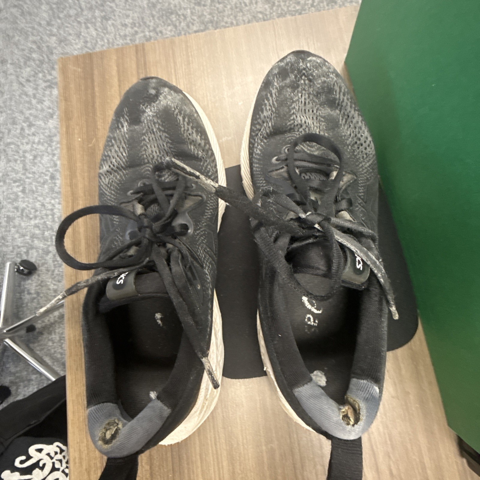 US 9 – x ASICS Gel Cumulus 16 TG Grey Black White
