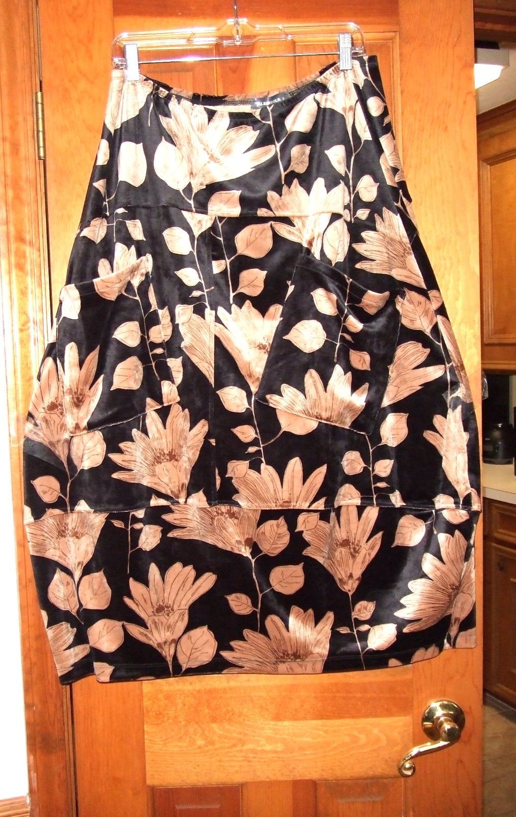 ALEMBIKA floral print velour barrel midi skirt w/elastic waist. Size 5-XL.