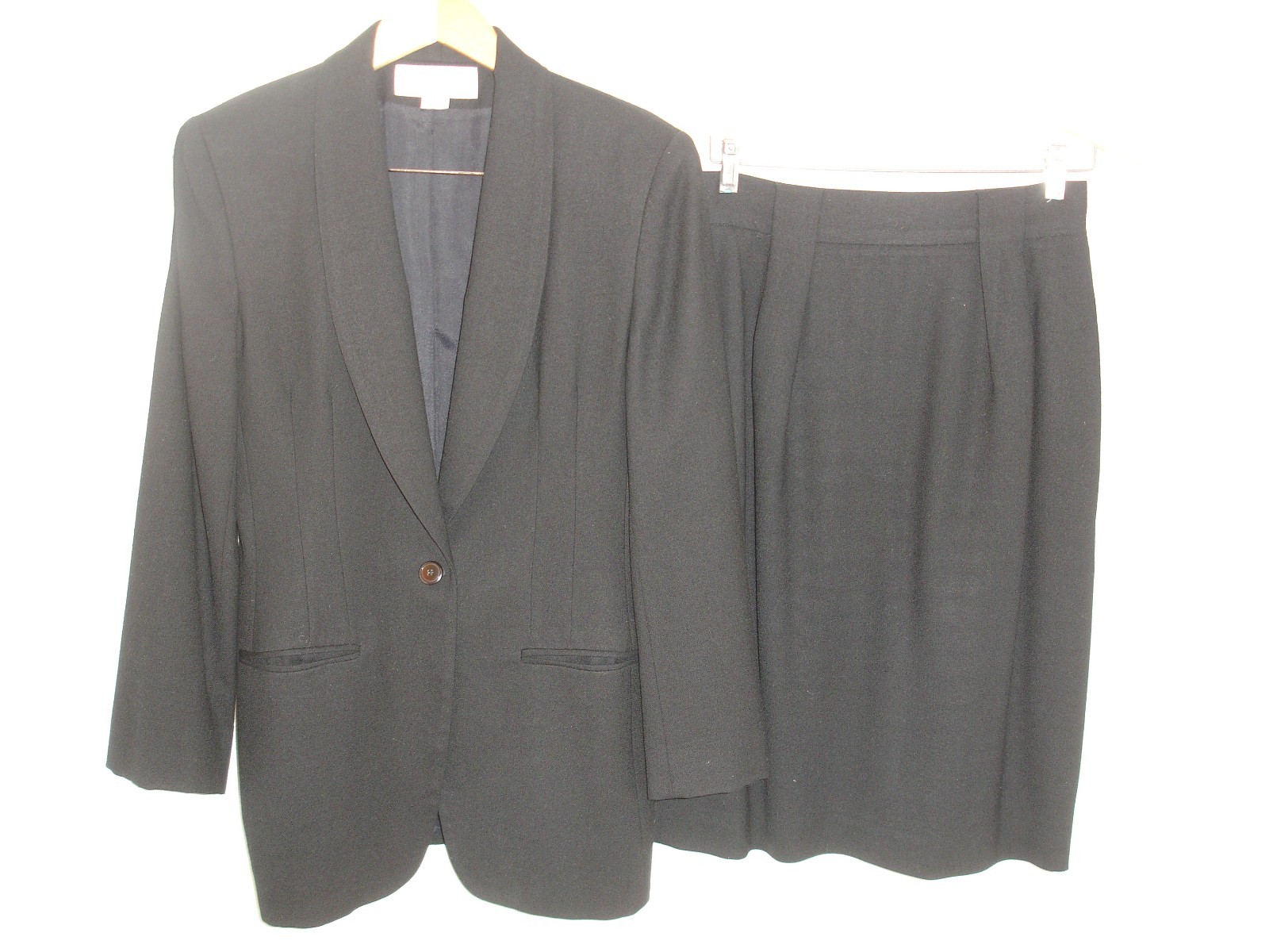 VINTAGE 90’S JONES NEW YORK BLACK WOOL SKIRT SUIT – JACKET SIZE 8 SKIRT SIZE 10