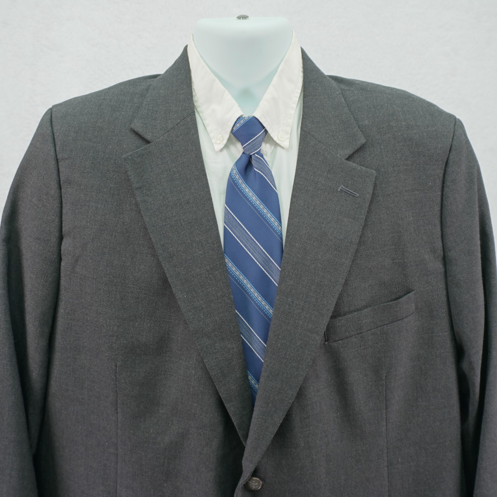 Stafford Worsted Wool Polyester Basketweave Gray 2 Silver Button Blazer 48L