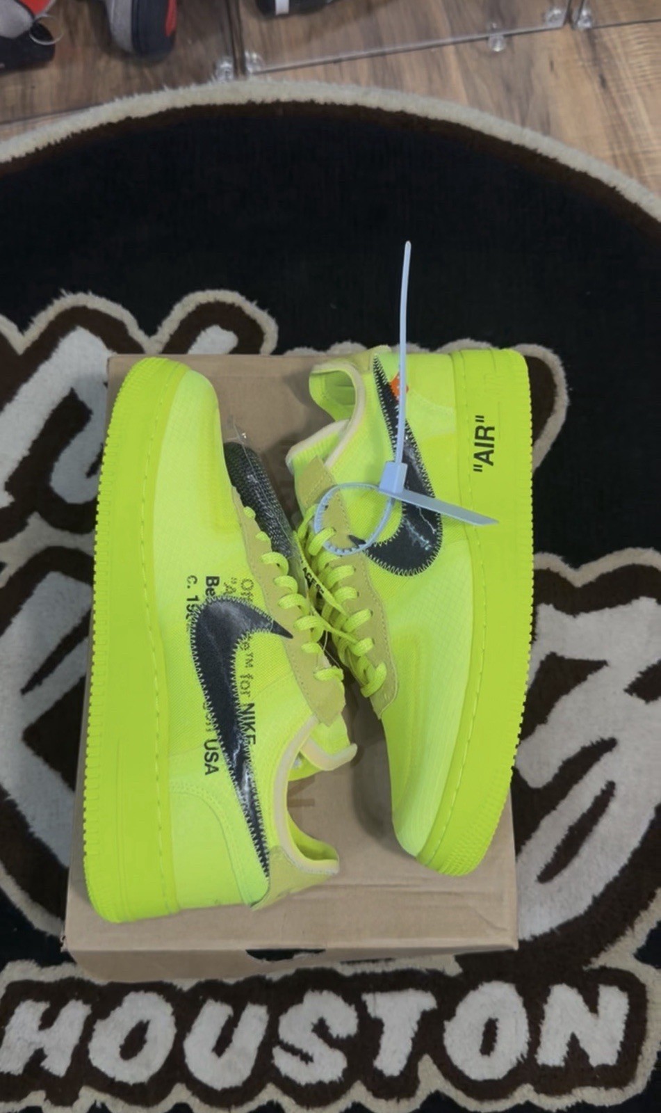 Off-White Air Force 1 Volt