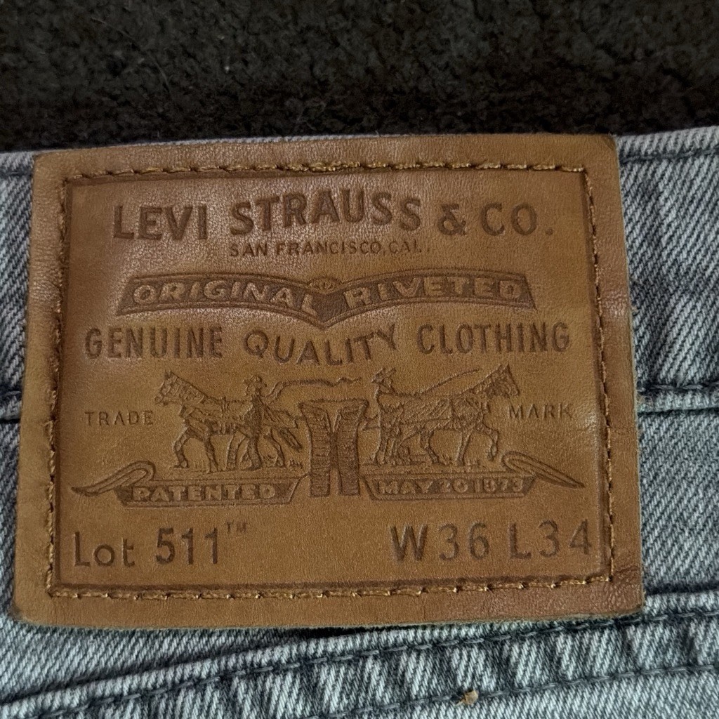 Levi’s Men’s Gray Slim Fit Jeans Mid Rise Light Wash Distressed Denim 5-Pocket