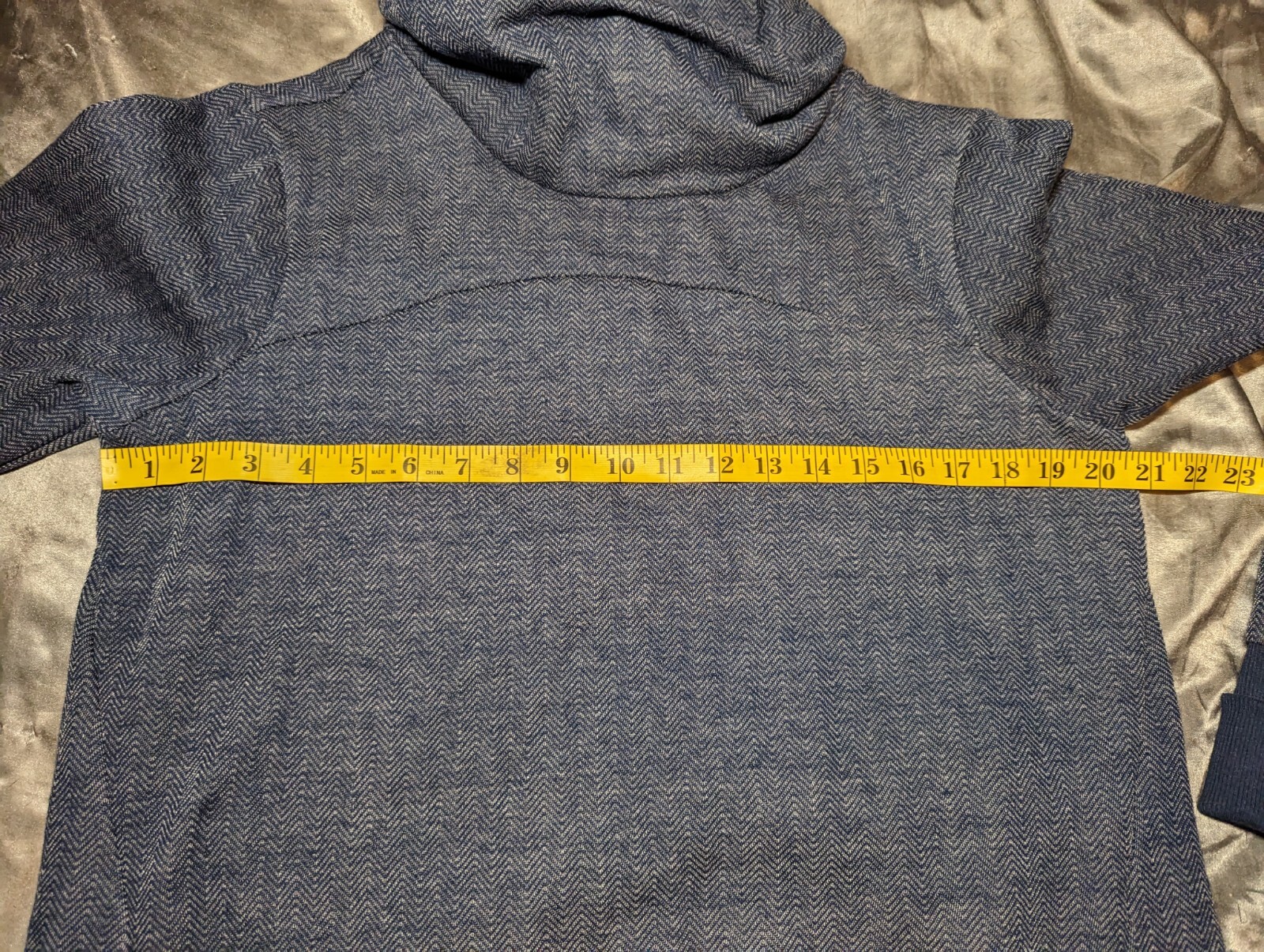AVIA Blue Sweatshirt HERRINGBONE Pullover THUMB HOLES Athletic Size Small NWT