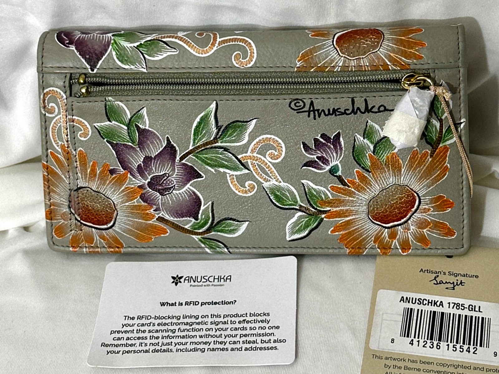ANUSCHKA NWT🦙”RARE” RFID Bi-Fold Snap Clutch Wallet – Garden Llama 1785-GLL