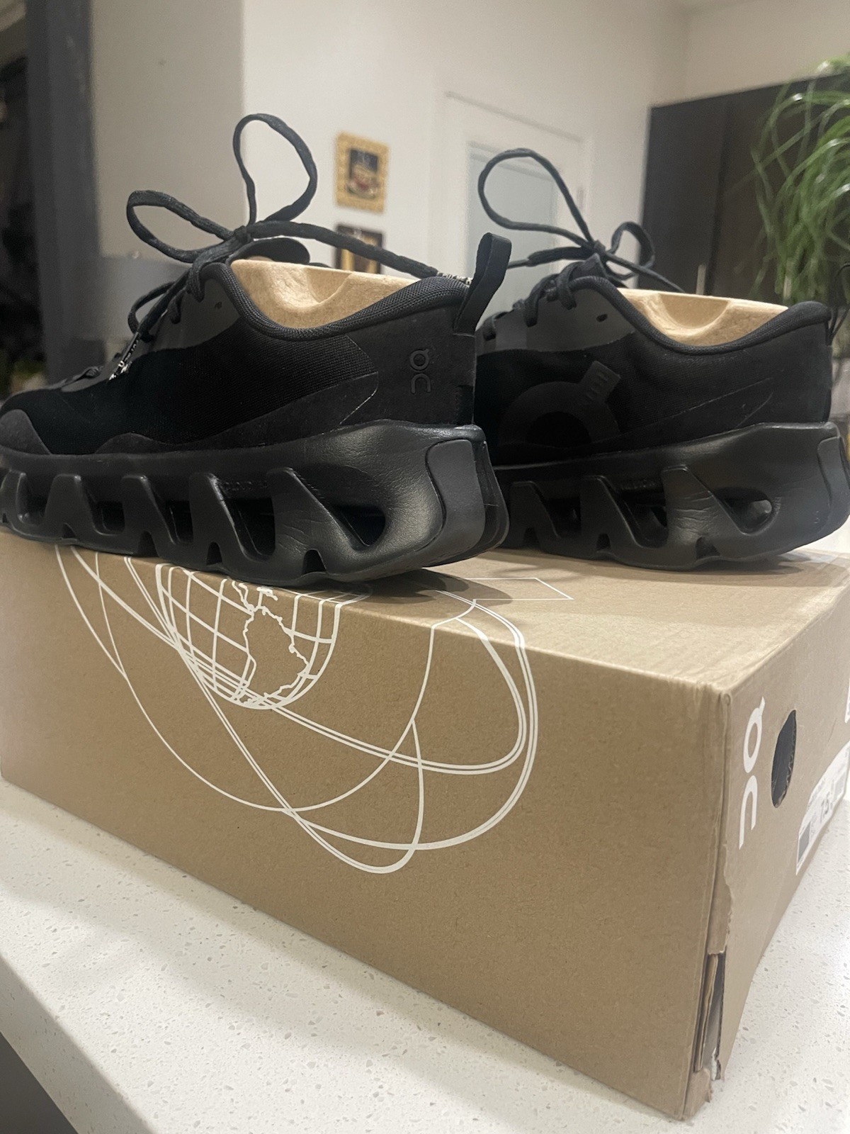 K Tech 1 ON 1 BLACK MENS 7.5