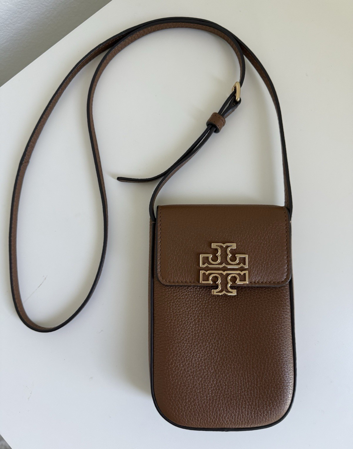 Tory Burch Brown Pebbled Crossbody Phone Bag – Gold Logo, Magnetic Closure