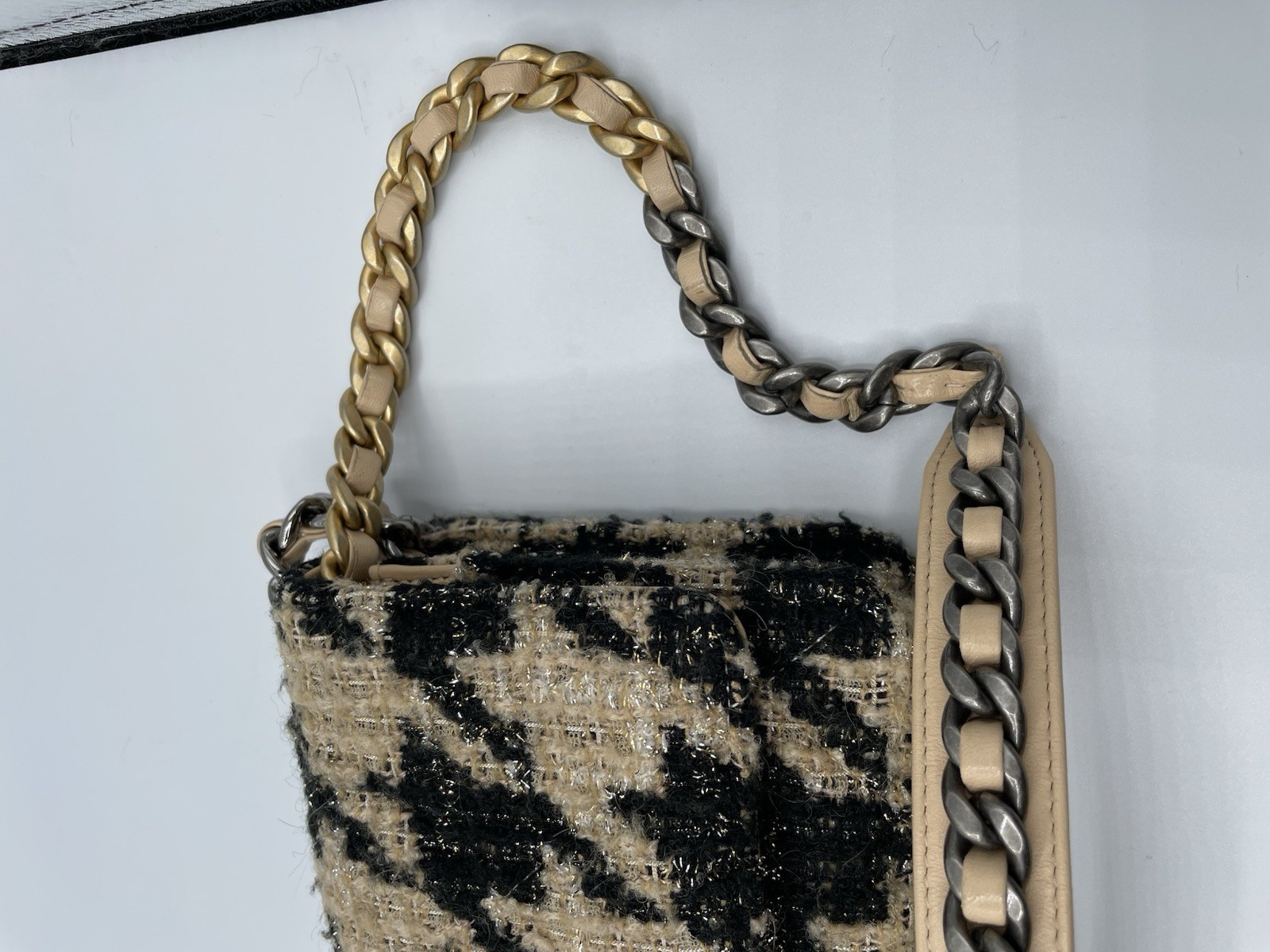 Rare Chanel 19 wallet on chain limited edition in beige and black Tweed