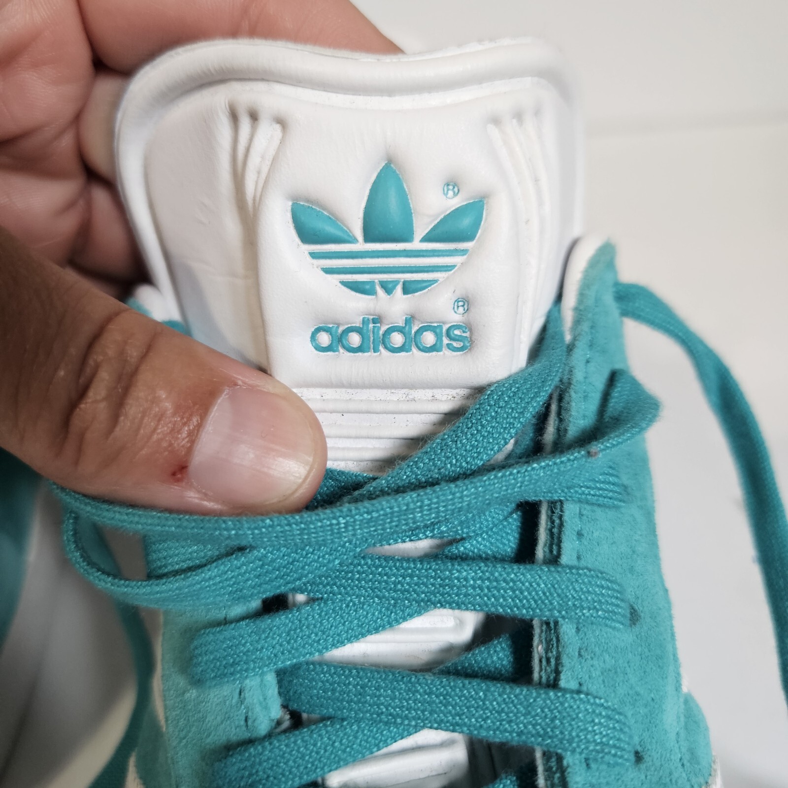 Adidas Gazelle Hi-Res Aqua and White Mens Size US 7 EU 40 EE5510