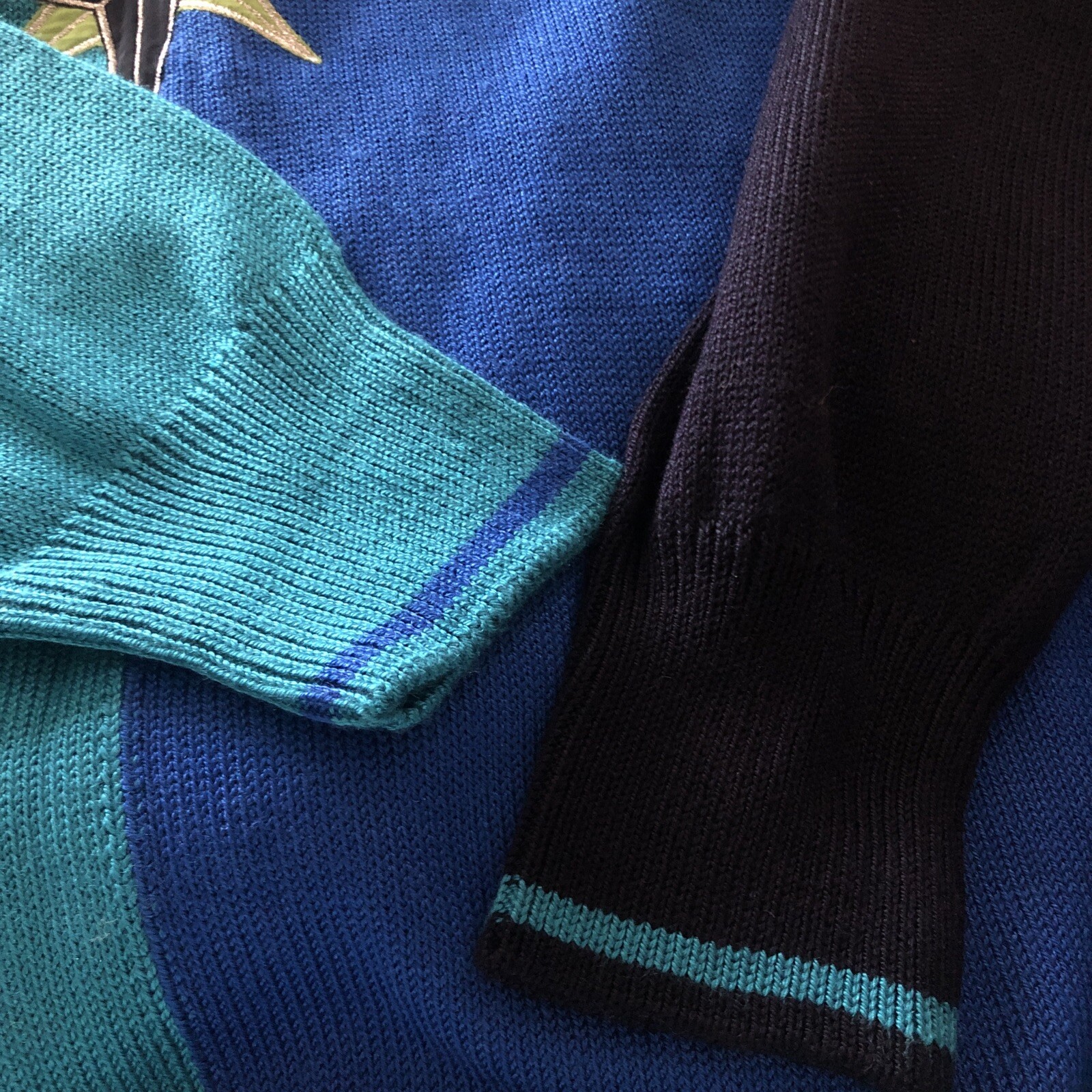 VINTAGE YARELL GREEN/BLUE/BLACK KNITTED JUMPER – SIZE 14 NEW WITHOUT TAGS