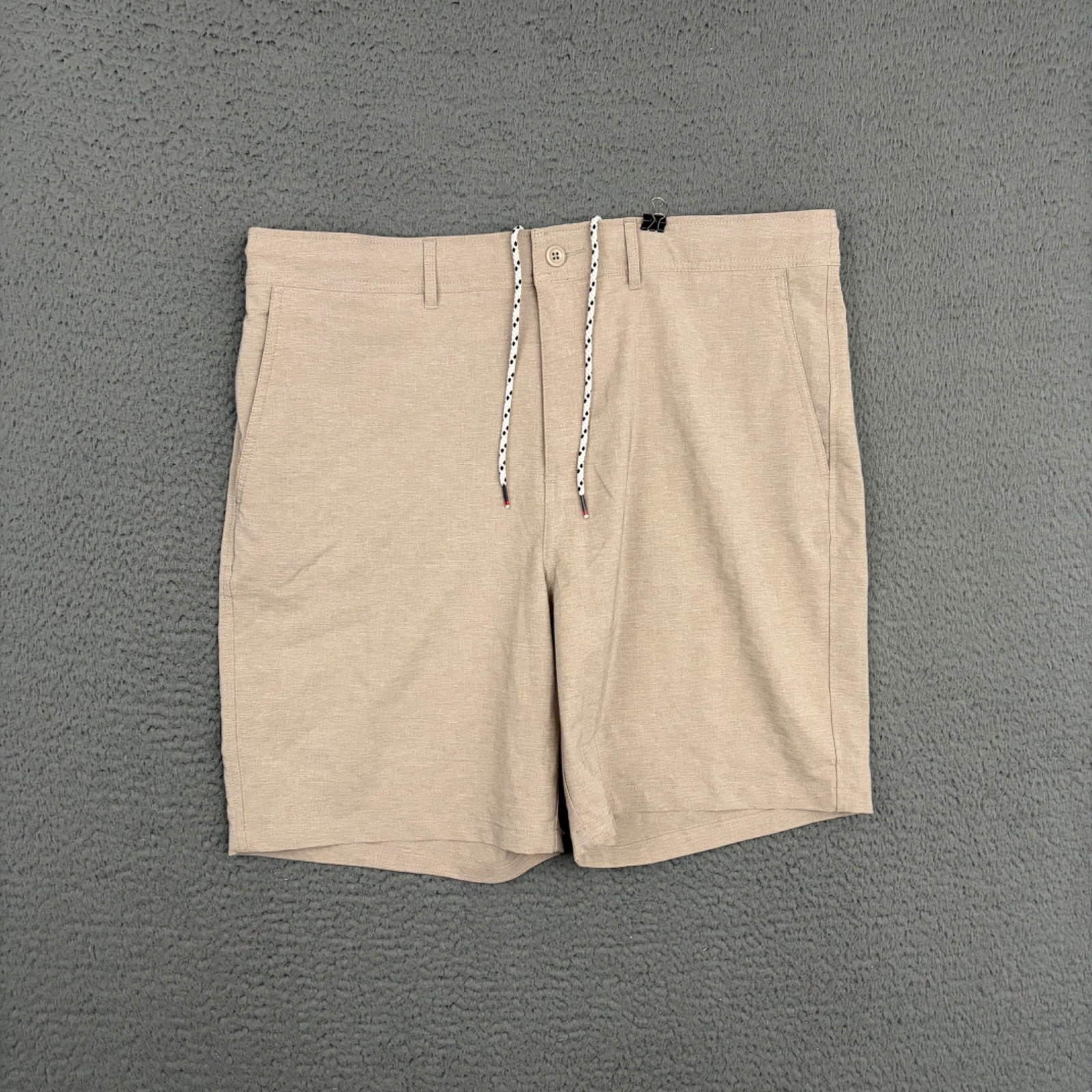 DOCKERS Hybrid Shorts Mens Size 38 Beige Drawstring Pockets Outdoor Beach Dad