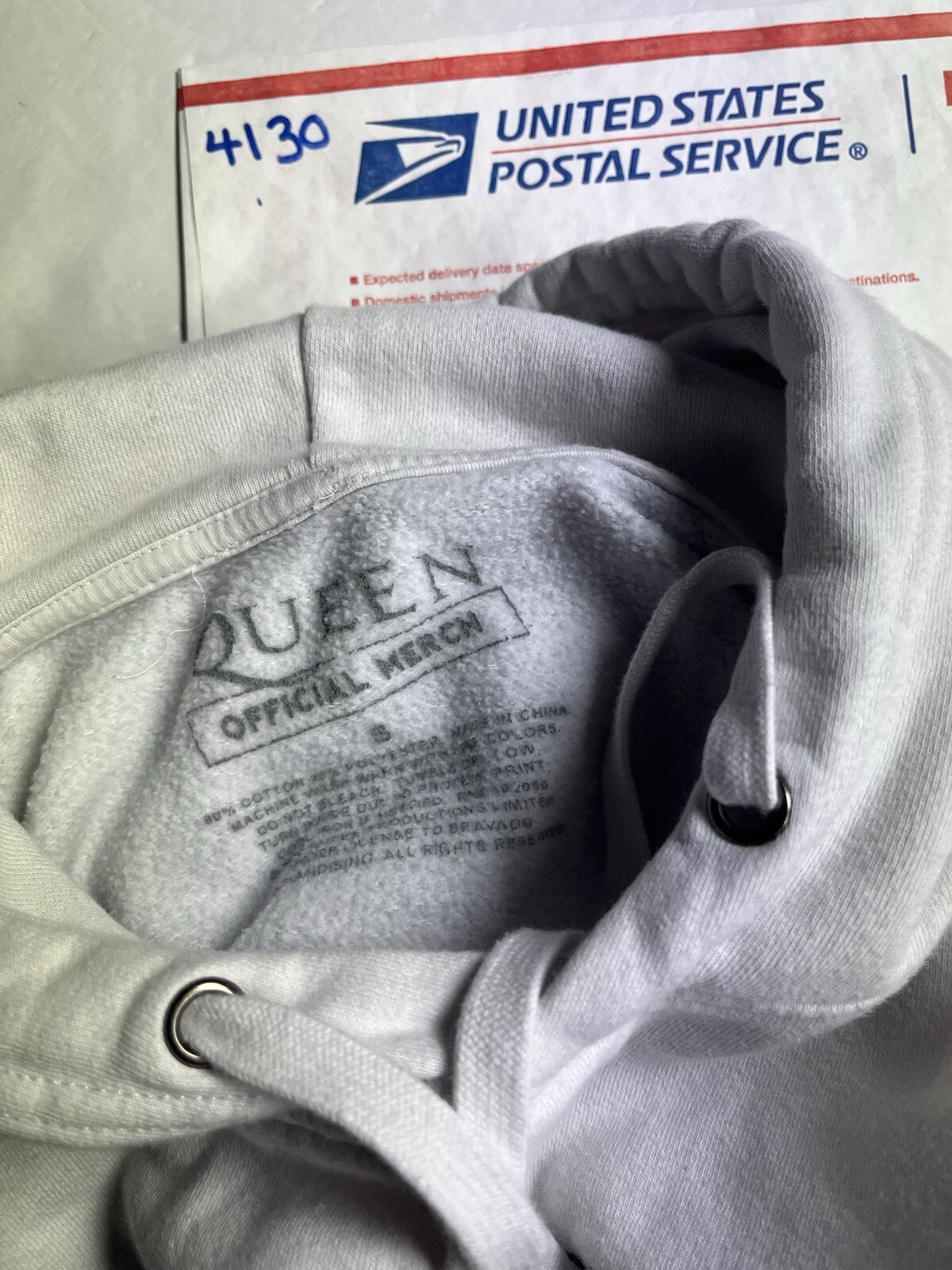 Queen Official Merch Rock Music Unisex Hoodie Sweatshirt White Size Small