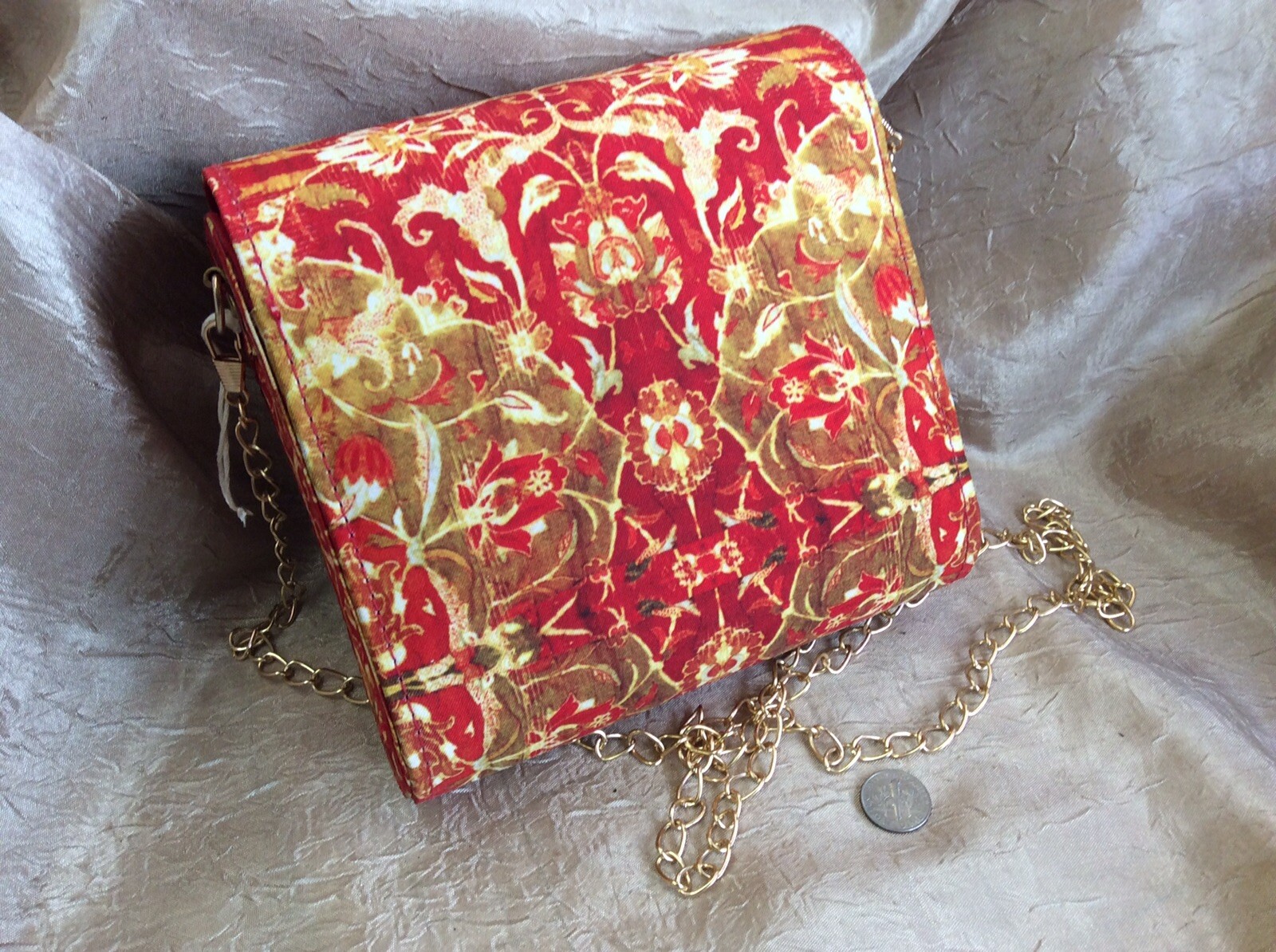 Beautiful IYURA Red & Gold Snap Closure Purse Bag With Gold Tone Shoulder Chain
