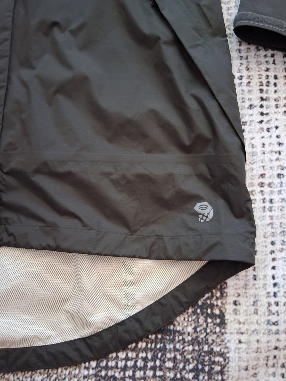 Mountain Hardwear Black Rain Jacket Hooded Nylon Full-Zip Women’s Size XL