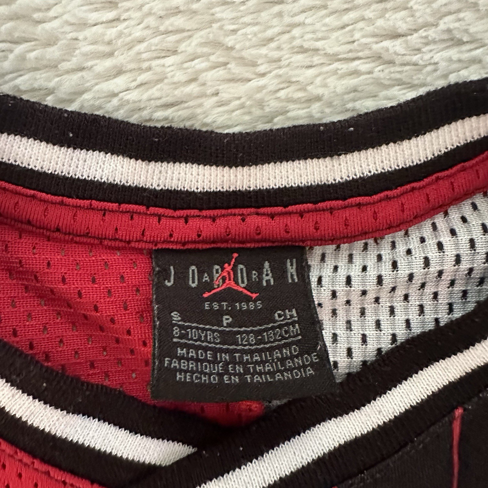 Jordan Play Off Game Grade School Jersey Med Black/Gym Red) Small