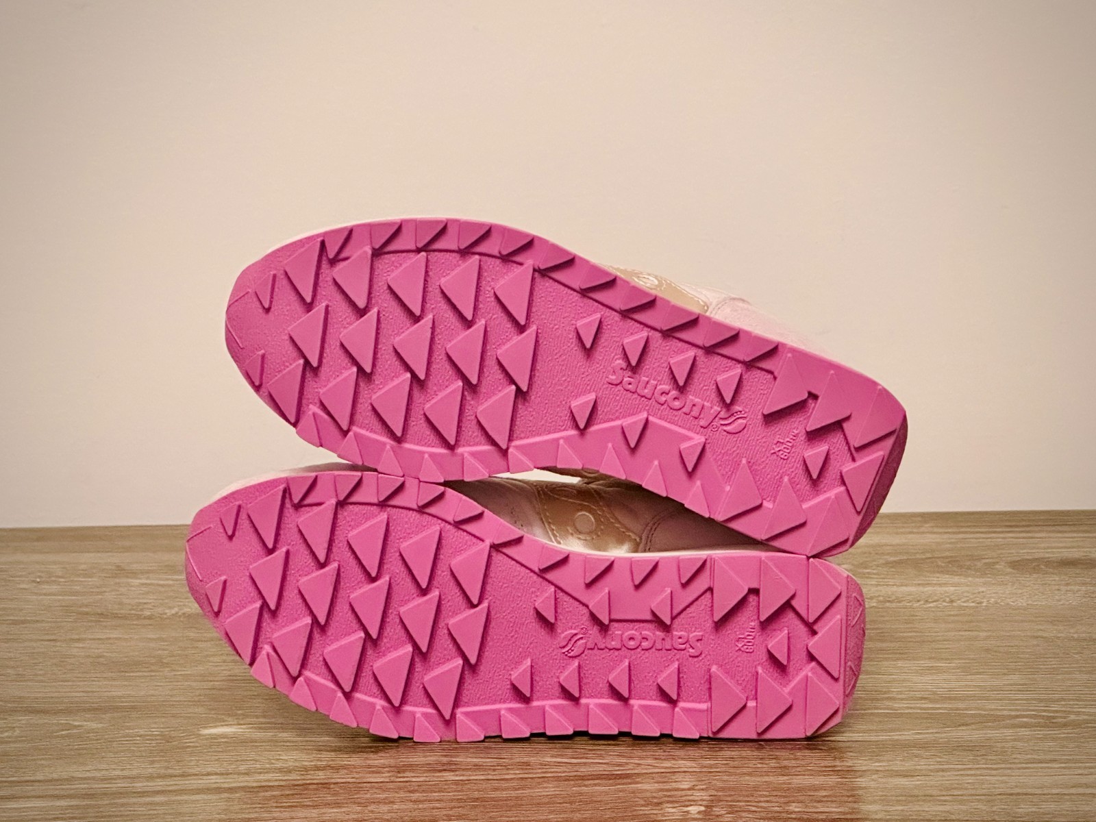 Size 6 Women’s – Saucony Jazz Triple (Orchid | Metallic) w/ Extra Laces