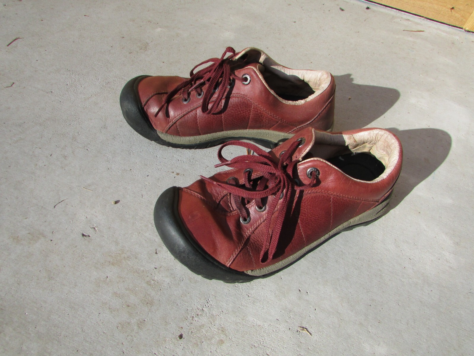 Keen Red Leather Oxford Laced School Walking Shoes Size 8 (38.5) 5322-MBRN