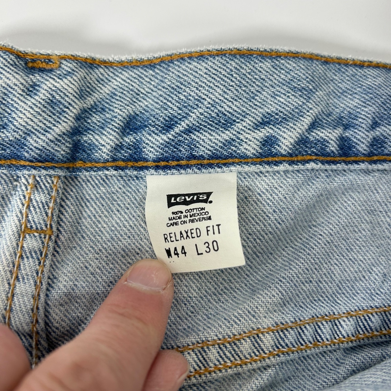 Vtg Levi’s 540 Jeans Men’s 44 x 30 Relaxed Fit Blue Denim Brown Tab Mexico Light