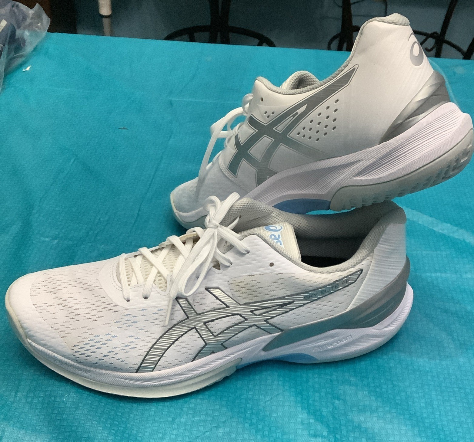 ASICS Sky Elite FF 1052A024 White Silver Volleyball Shoes Athletic Rare Men’s 14