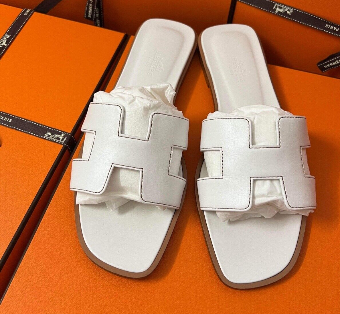 Size 38EU NEW in box HERMÈS White Calfskin Oran Sandals w/ receipt