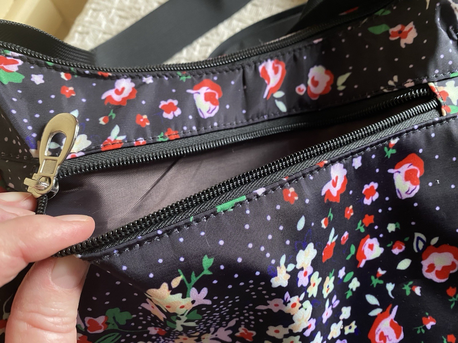 RUIMOTI Nylon FlORAL Crossbody Shoulder Bag Purse Very Roomy Pockets 13” x 6.75