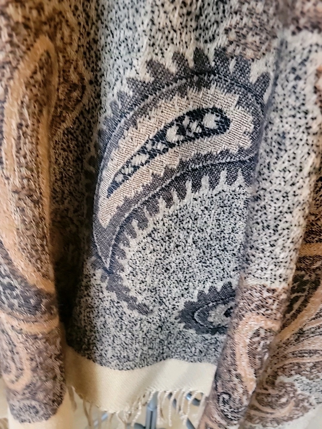 East 5th Avenue Wrap Shawl Sweater One Size Beige Paisley Fringe Boho New
