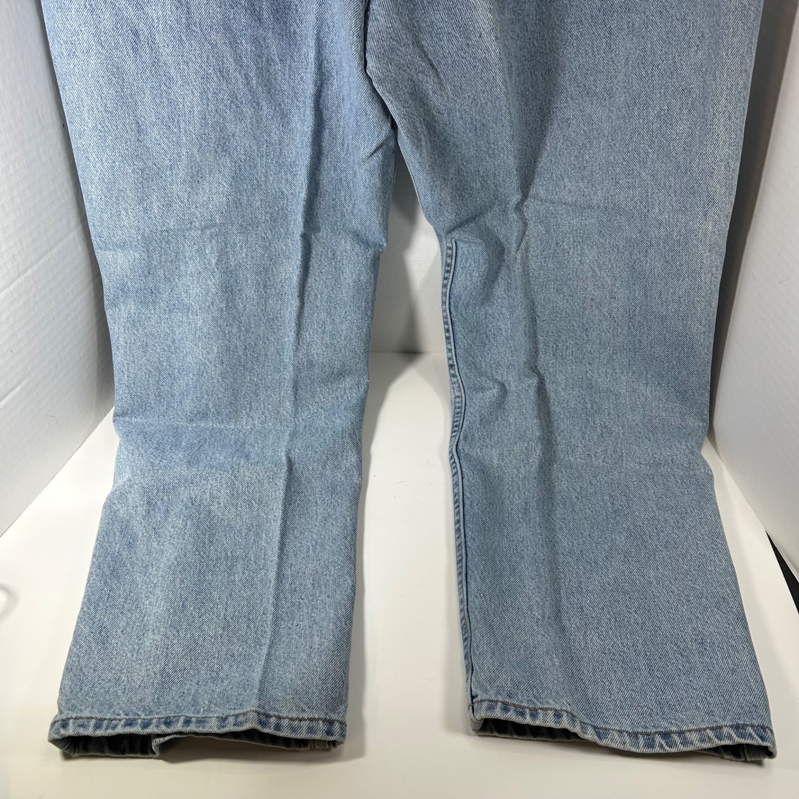 Vtg Levi’s 540 Jeans Men’s 44 x 30 Relaxed Fit Blue Denim Brown Tab Mexico Light