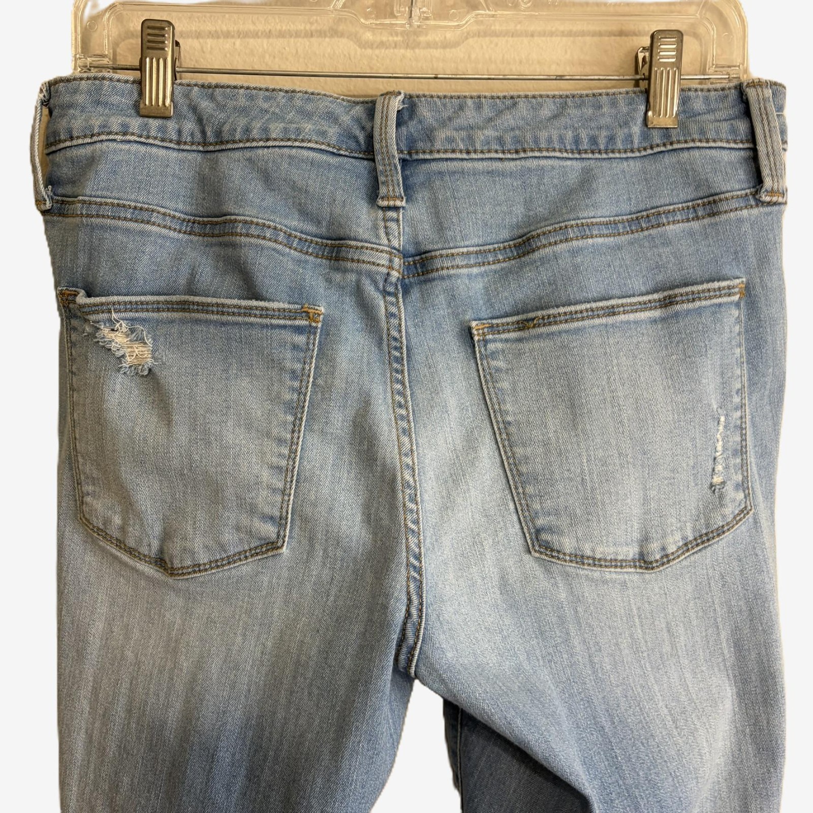 Universal Thread Women’s Mid Rise Skinny Jeans Distressed Light Wash 10 30R EUC