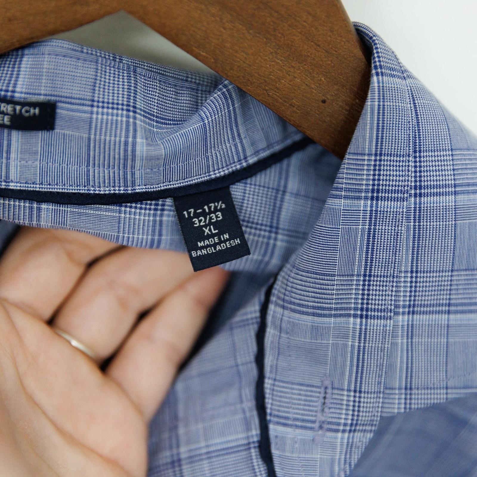 Tommy Hilfiger Mens XL Blue Plaid Button Down Shirt Regular Fit Wrinkle Free