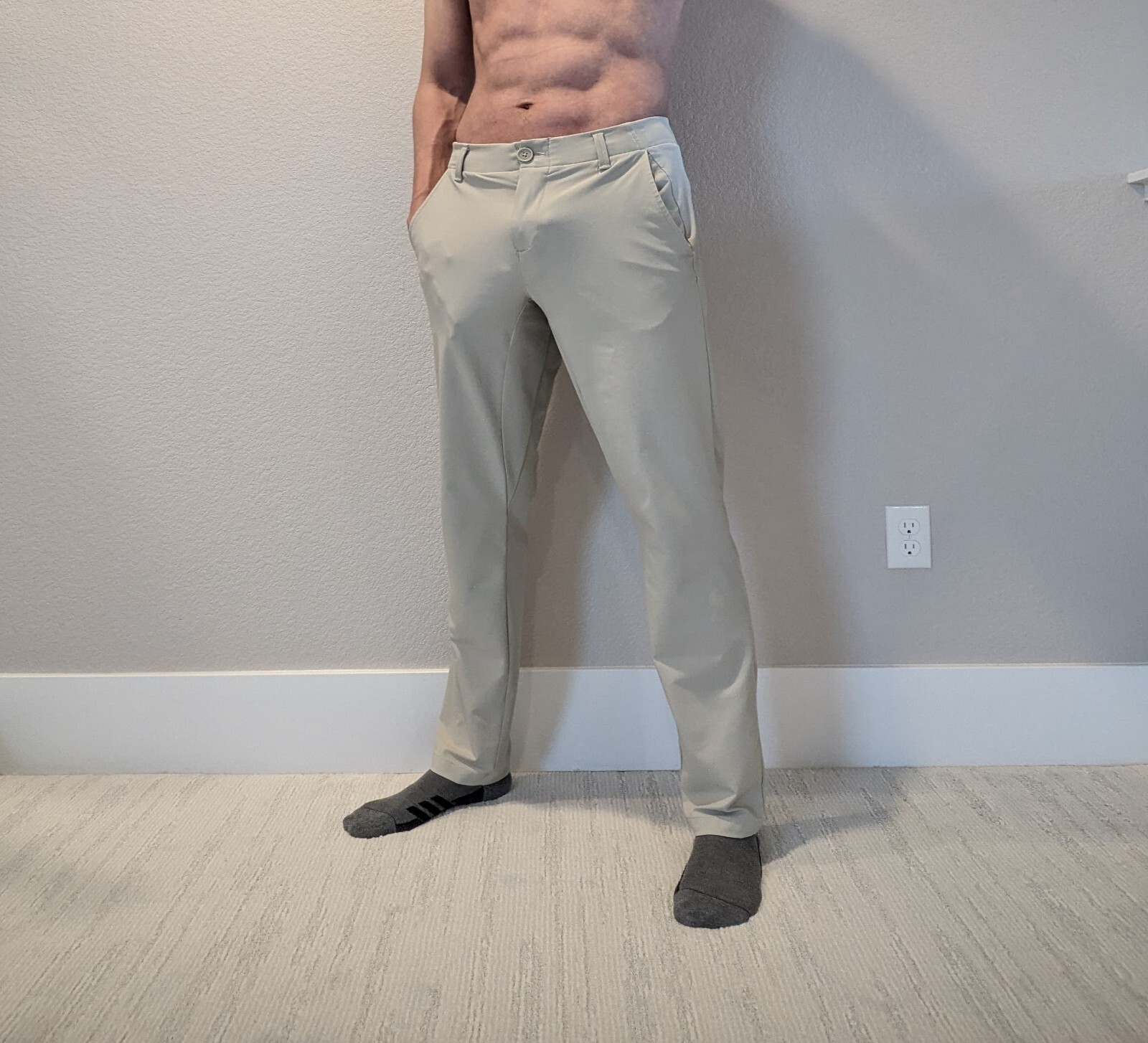 Under Armour Men’s UA Iso-Chill Tapered Pants 30×34 Halo Grey Beige Golf Pants