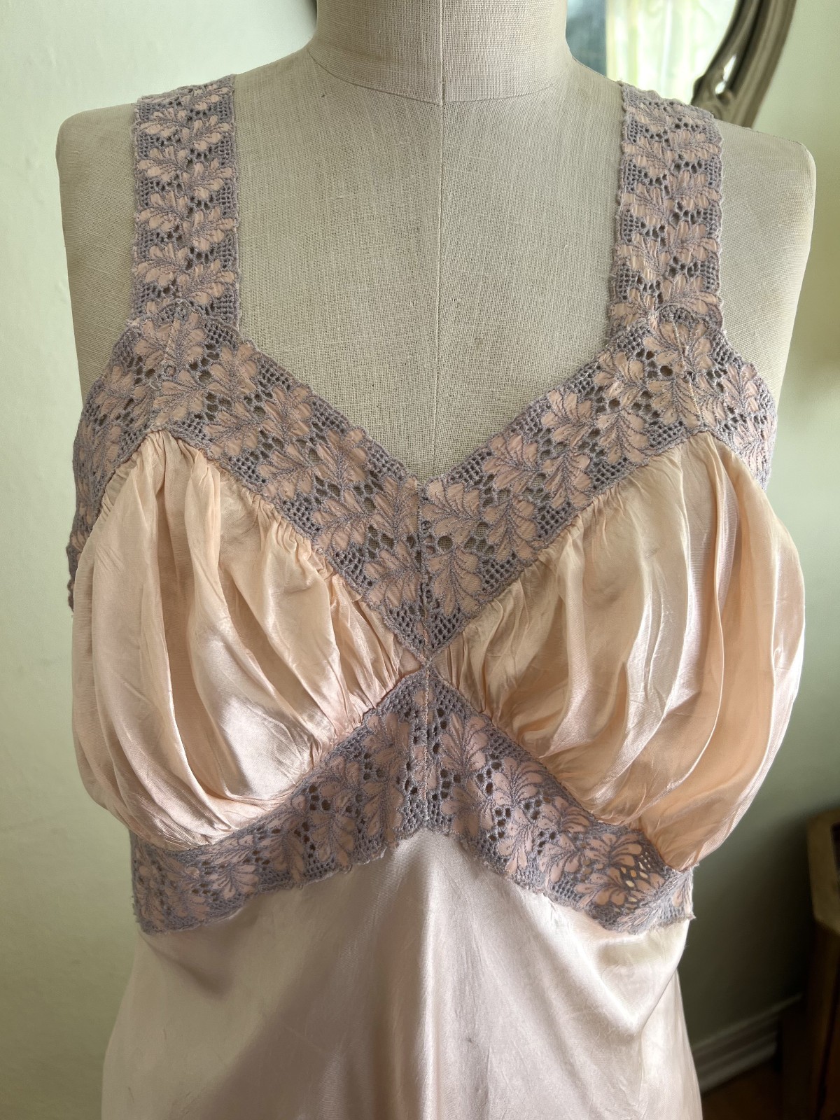 Vintage 1930s Rayon Bias Cut Satin Nightgown Dress Peach Embroidered Liquid 40 L