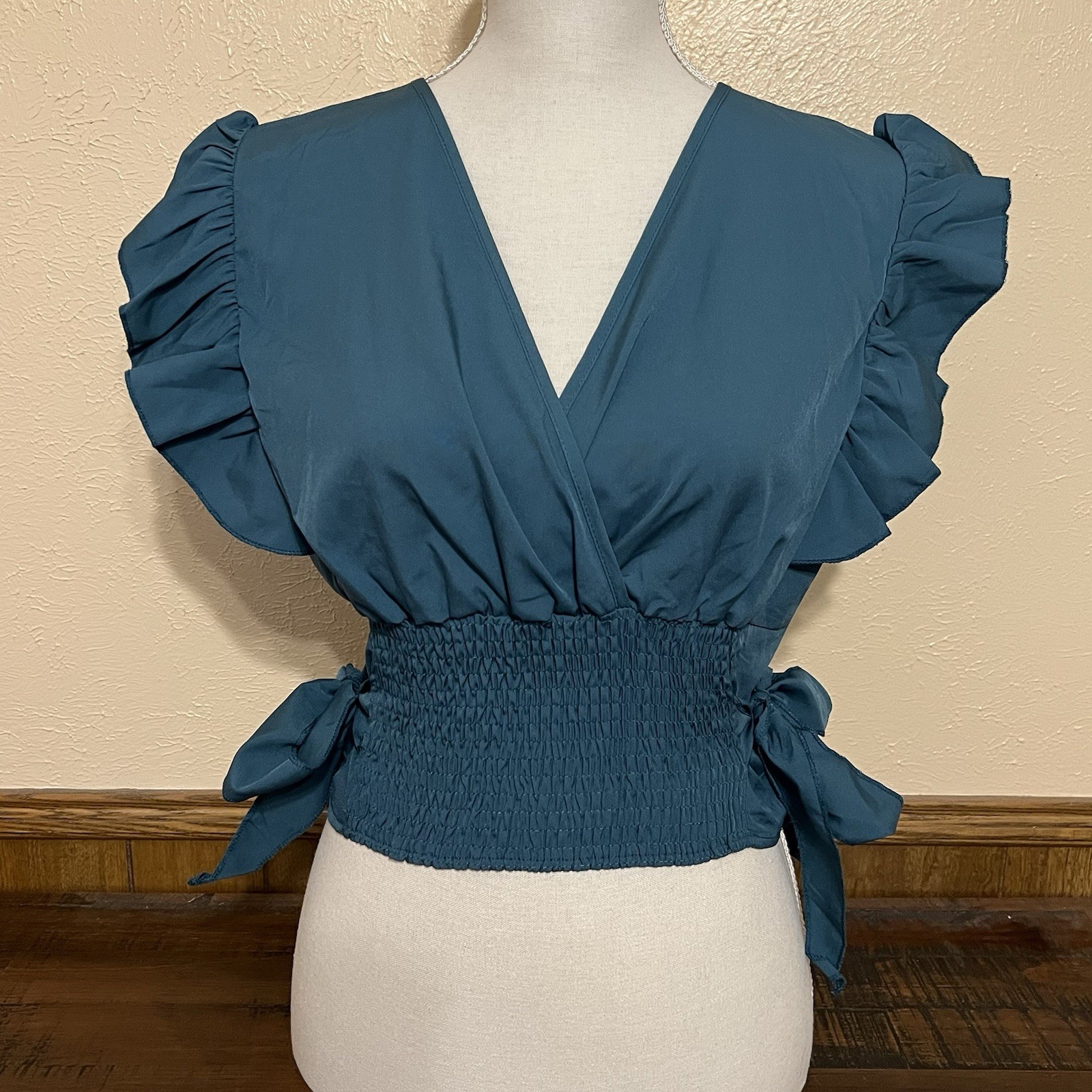 LYANER Teal V-Neck Crop Blouse Ruffle Sleeves Side Tie Detail – Size S Small