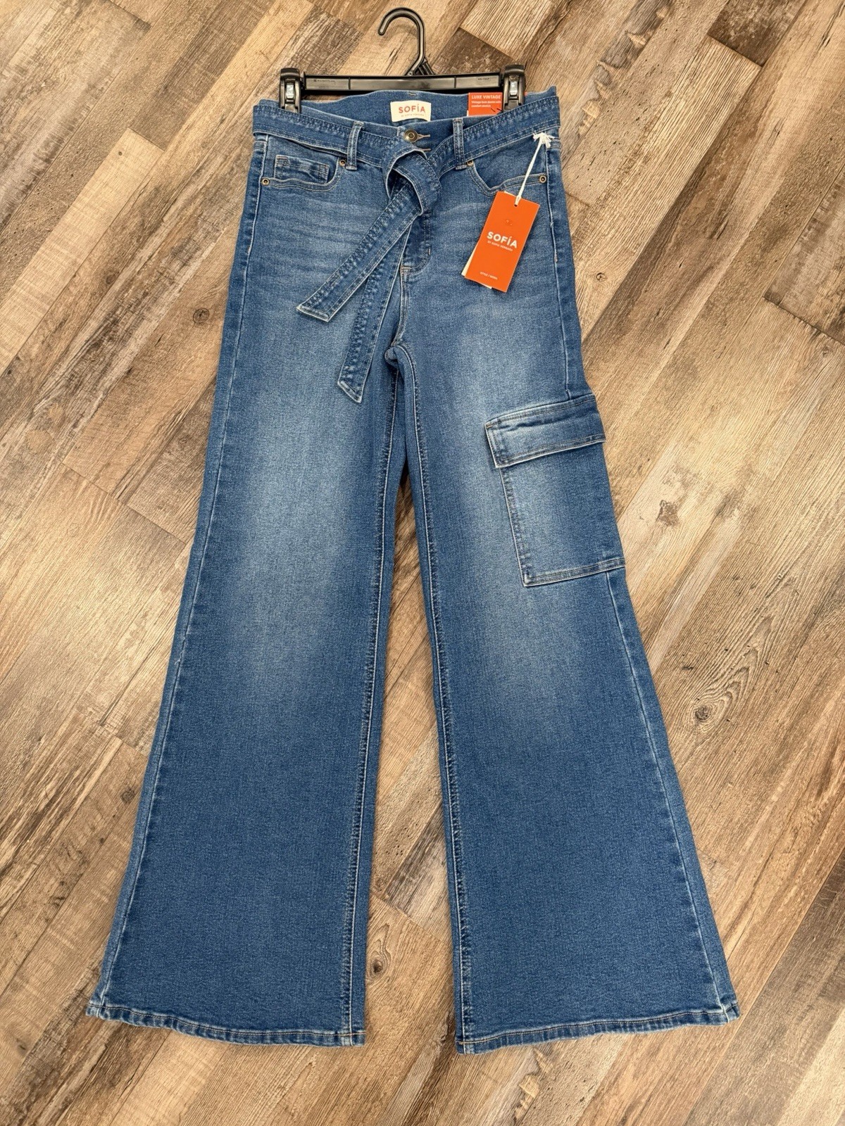 (3) Sophia Vergara Jeans Size 4