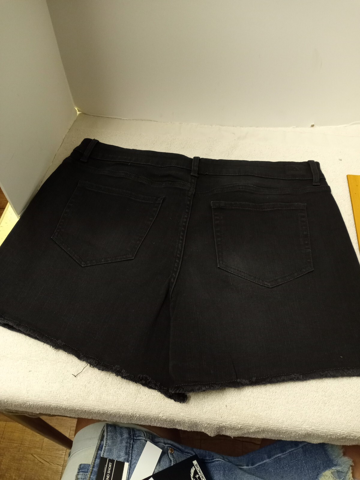Jordache Boyfriend Shorts Size 14 frayed hem
