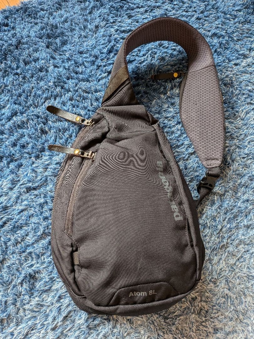 Patagonia Atom 8L Black Sling Bag Active Wear Mesh Back Pre-owned