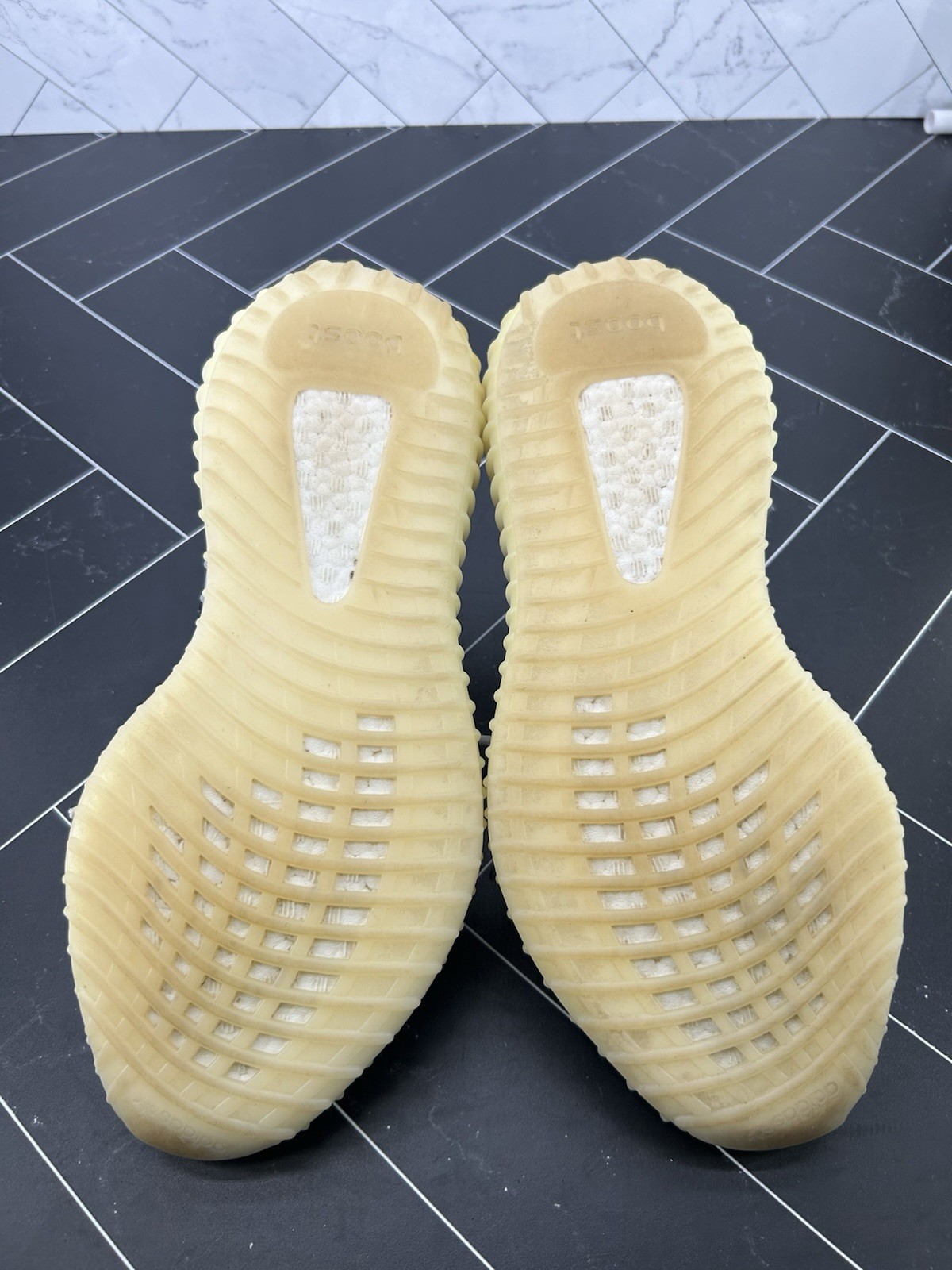 adidas Yeezy Boost 350 V2 Low Zebra Size 9.5 CP9654