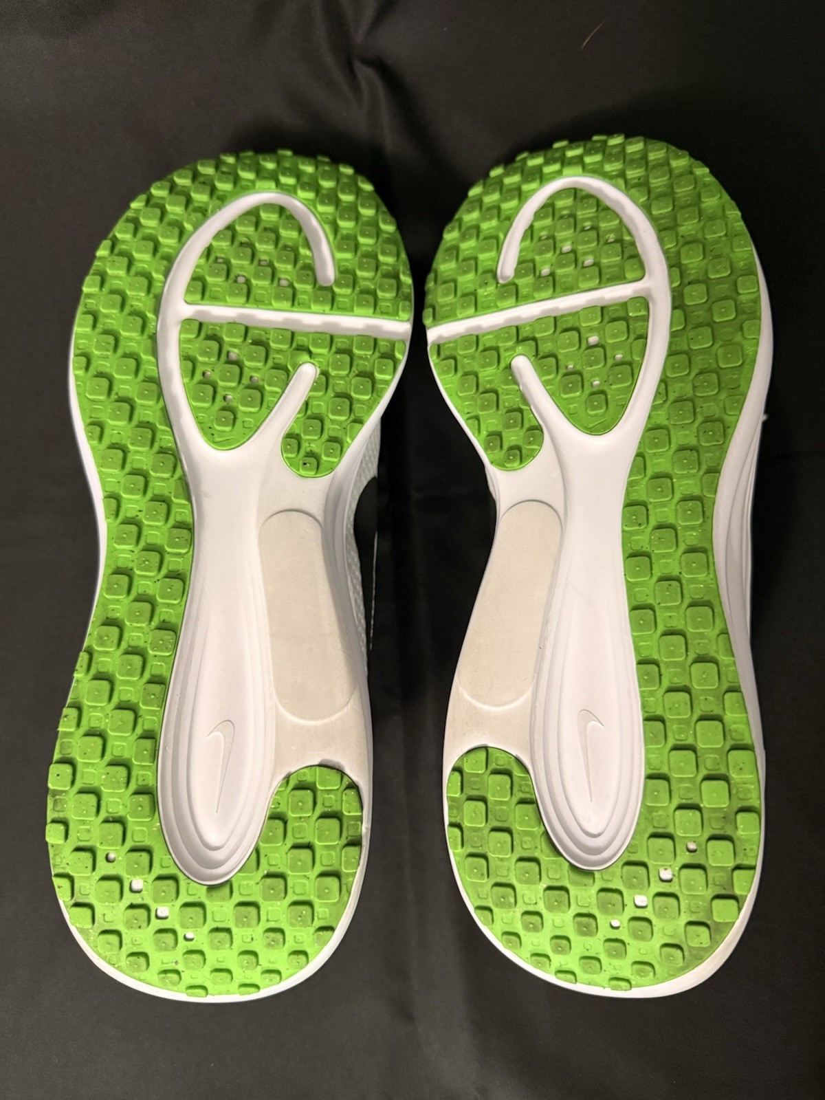Nike Running Shoes White Black Green Men’s Size 10 Very Good