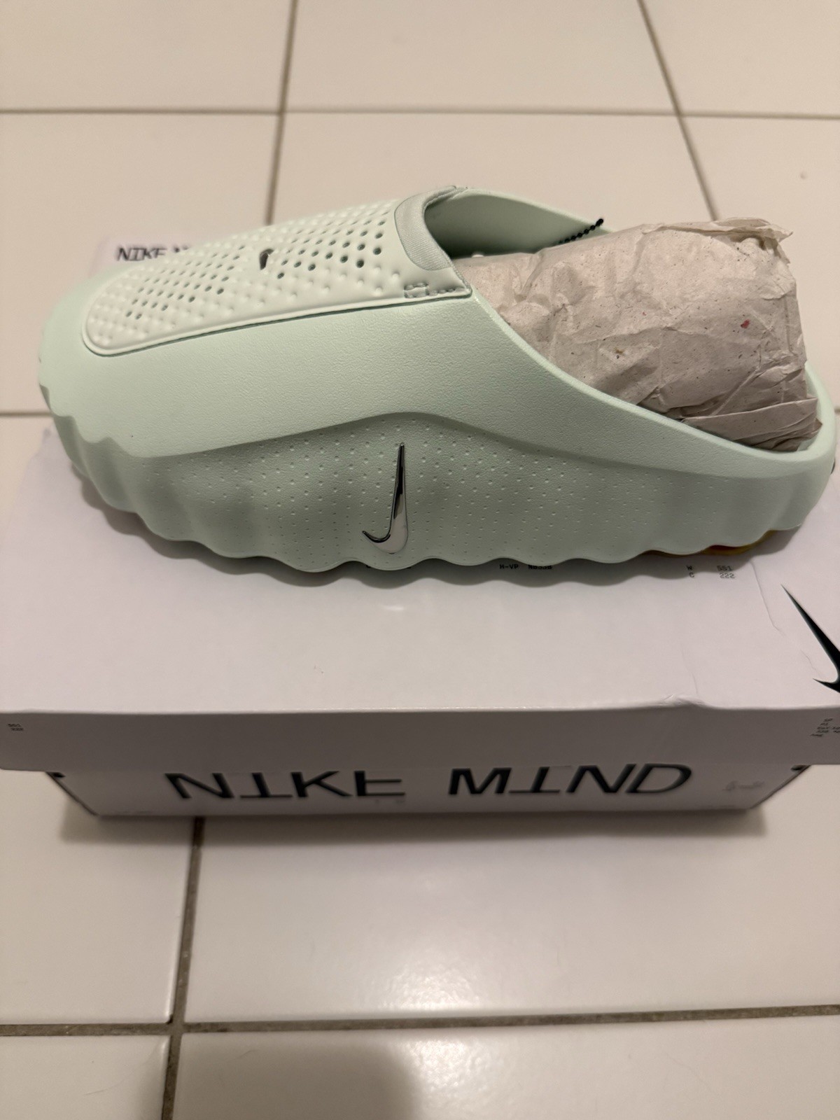 W Nike Mind 001 Barely Green Chrome HQ4309-300