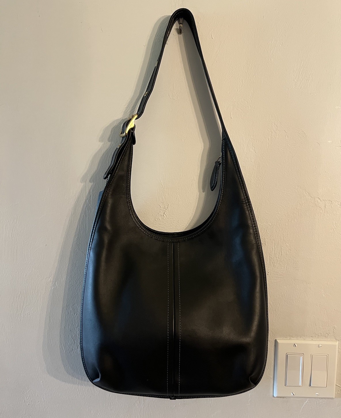COACH Ergo 33 Black Glovetanned Leather Crescent Shoulder Bag C2265 EUC