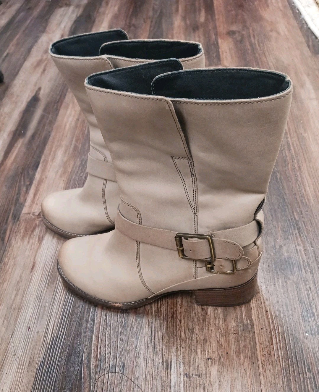 Clark Women’s Ankle Boots Monica Soul Taupe Slip On Leather Staps Buckles Size9