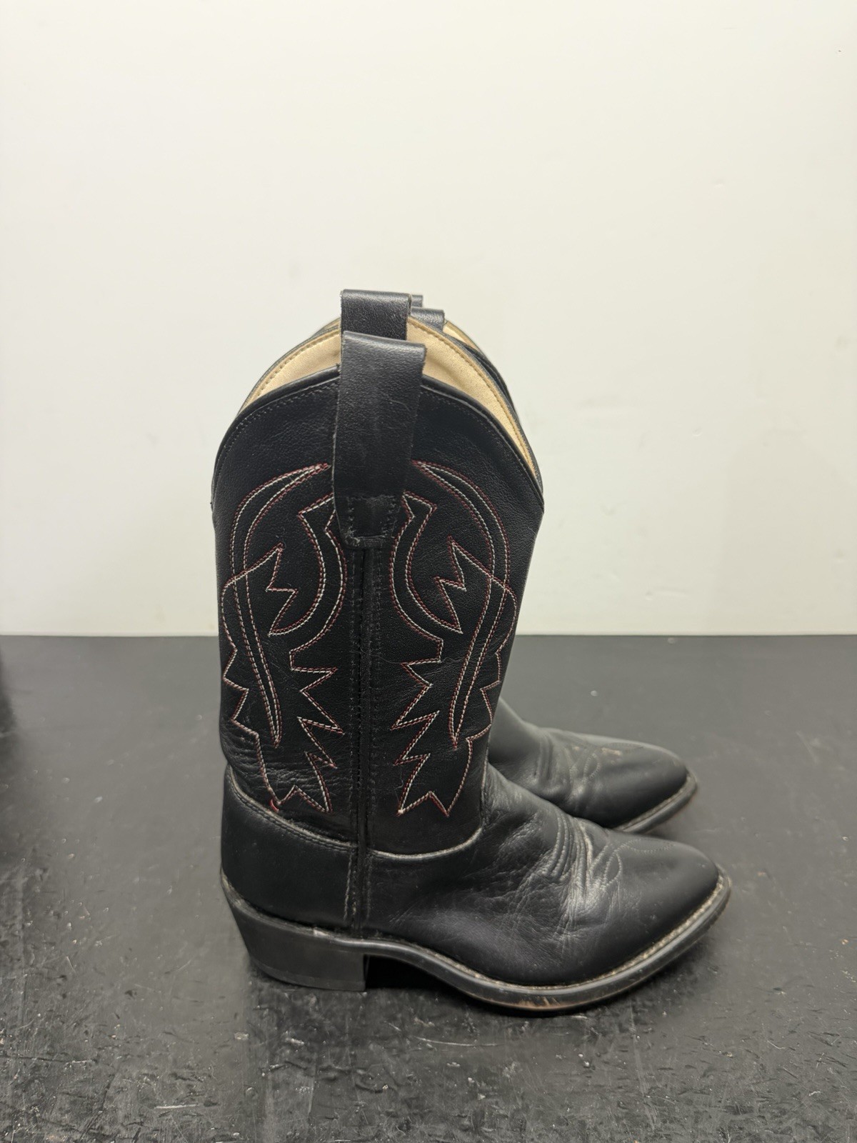 A JAMA PRODUCT Youth Size 6 Black/Red Leather Embroidered Cowboy Western Boots