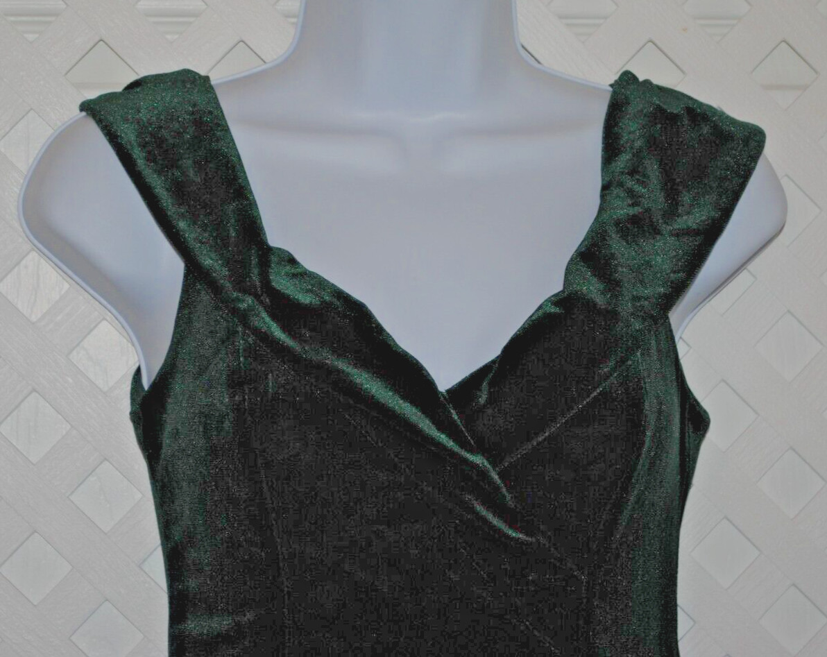 Rebecca B Deep Green Velvet Sleeveless Gown Formal Dress Size 6 NWT