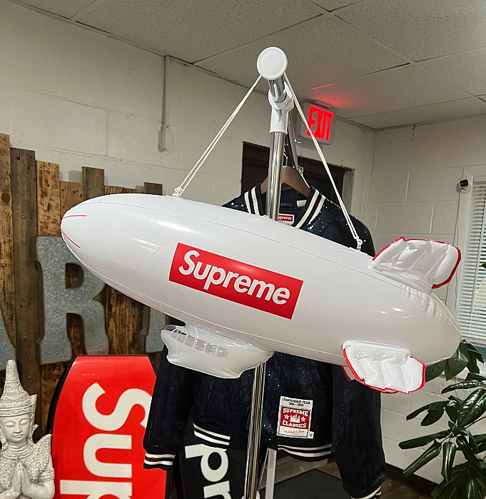 ⭐ Supreme FW17 Inflatable Blimp Red White Box Logo Collectible Accessory – SALE