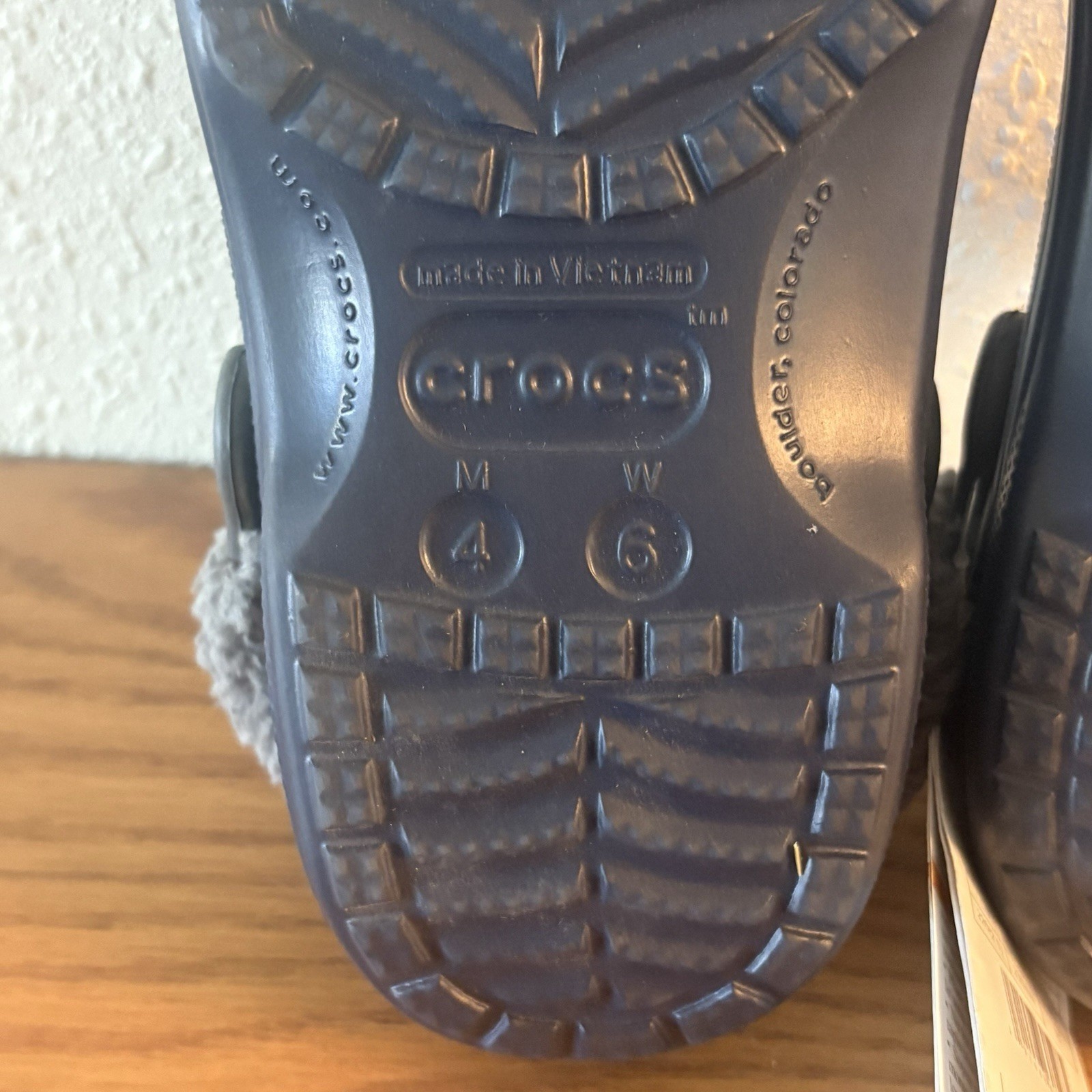 Crocs Unisex Adult Classic Baya Lined Fuzzy Strap Clogs Navy/Gray Lining W6/M4